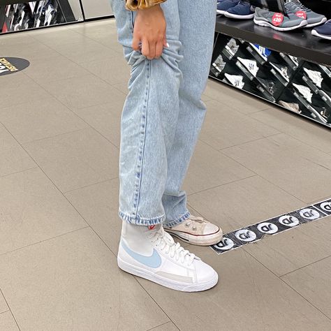 Nike Blazer Blue, Nike Blazers Outfit, Cream Converse, Nike Blazers, Nike Blazer Mid 77, Sneaker Lovers, Blazer Blue, Fresh Shoes, Hype Shoes