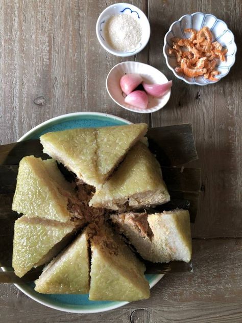 How to Eat Tet: Banh Chung Basics plus Easy Recipes to Celebrate Lunar New Year - Viet World Kitchen Banh Chung, Braised Pork Ribs, Sticky Rice Cakes, Caramel Recipes Sauce, Candied Orange Peel, Food Sketch, Vietnamese Cuisine, Braised Pork, Sticky Rice