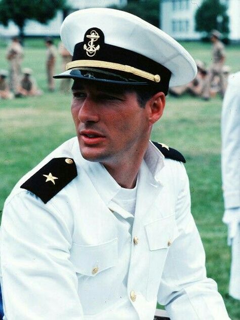 Richard Gere (An officer and a Gentleman) Richard Gere 90s, Richard Gere Young, Richard Gear, Man In Uniform, An Officer And A Gentleman, Movie Shots, Richard Gere, A Gentleman, Vintage Film