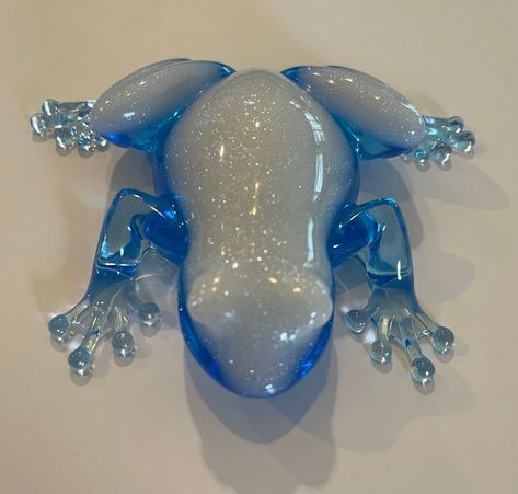 A beautiful one of a kind resin frog/toad. A great trinket/ knickknack for a shelf or table.  Not a toy. Resin Frog, Resin Things, Frog Ornaments, Flagler Beach, Resin Ideas, Diary Ideas, Pretty Animals, Frog And Toad, Diy Resin