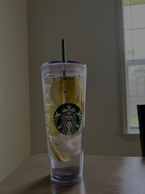 Starbucks Tumbler Aesthetic, Tumbler Aesthetics, Lemon Water Detox, Tumblr Water, Chia Water, Aesthetic Starbucks, Starbucks Water Bottle, Coffee Frappuccino, Water Detox