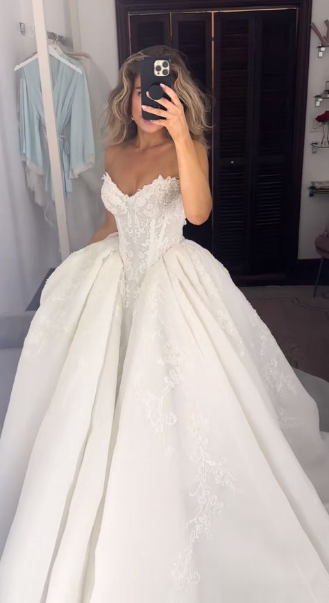 Big Wedding Dresses, Classy Wedding Dress, Wedding Dress Guide, Pretty Wedding Dresses, Fancy Wedding, Dream Wedding Ideas Dresses, Cute Wedding Ideas, Princess Wedding, The Saint