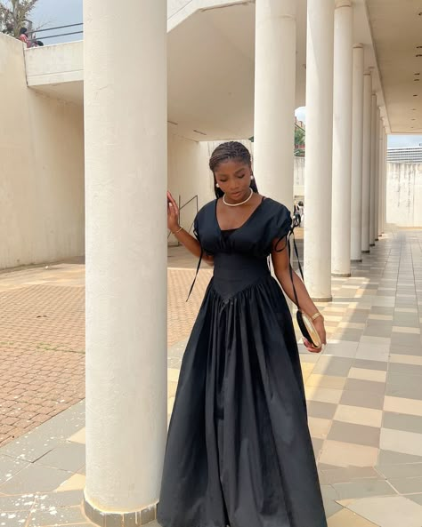 Simple and classic ✨🖤 👗: @ciar_official Black Nigerian Dress, Modest Fashion Aesthetic, Girls Modest Fashion, Maxi Dress Ankara, Maxi Dress Modest, Modest Girls Dresses, Nigerian Dress Styles, Church Outfit Ideas, Conference Outfit