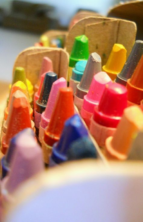 Crayons Aesthetic, Crayon Aesthetic, Crayon Pictures, Kidcore Aesthetic, Crayola Crayons, Blues Clues, Flat Lay Photography, Flat Lay, Crayon