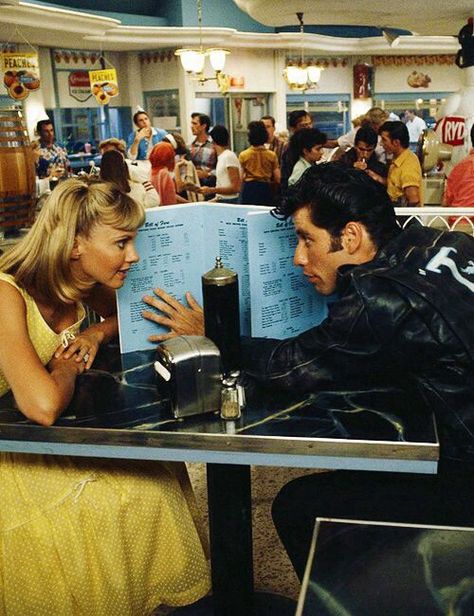 Sandy & Danny Grease John Travolta, Grease 1978, Grease Movie, Grease Is The Word, Septième Art, Fotografi Vintage, I Love Cinema, Olivia Newton John, John Travolta