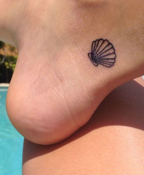 Seashell Tattoo Ankle, Ankle Beach Tattoos, Seashell Tattoo Ideas, Beach Ankle Tattoo, She’ll Tattoo, Simple Seashell Tattoo, Small Seashell Tattoo, Small Beach Tattoo, Sea Shell Tattoo