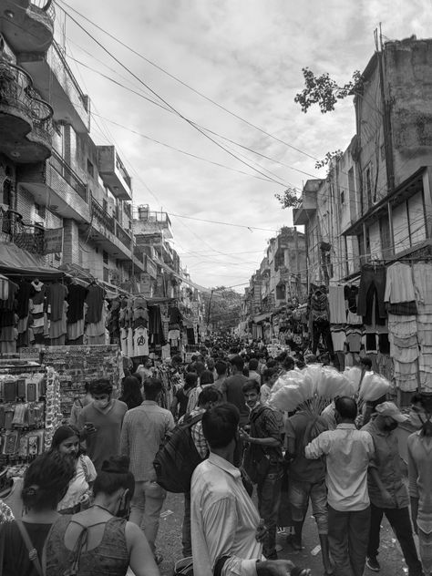 Crowded Street Aesthetic, Crowd Aesthetic, People Crowd, Indian People, India Photography, Aesthetic Wallpaper, Aesthetic Wallpapers, Anatomy, Microsoft