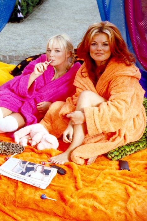 Ginger Spice Costume, Emma Bunton, Baby Spice, Geri Halliwell, Celebrity Friends, World Movies, Ginger Spice, 90s Baby, Vintage Icons