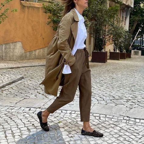 Saturday Style, One Fine Day, Keep It Classy, Simple Chic, Weekend Vibes, Fall Fashion Trends, Parachute Pants, Harem Pants, Trench Coat