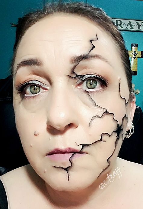 Cracked Face Cracked Face, Clown Makeup, Halloween Makeup Looks, Halloween Make Up, Halloween Looks, Halloween Make, Holiday Ideas, Halloween Makeup, Septum Ring