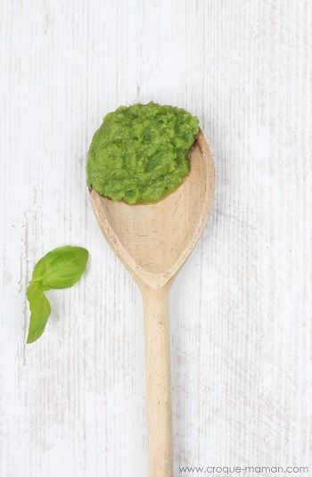 This green beans purée is a great alternative to the British minted pea purée. It is a great side dish. Green Bean Puree, Baby Food 4 Months, Happy Eaters, Baby First Solid Food, Bean Puree, Healthy Green Beans, Cooking Secrets, Basil Olive Oil, French Family