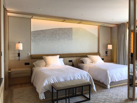 Modern Hotel Room, Hotel Room Design Bedrooms, Hotel Room Interior, Family Hotel Room, Resort Interior, Hotel Style Bedding, Hotel Room Design, Comfortable Bedroom Decor, Danang