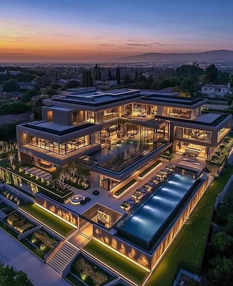 A Mansion Luxury, House Big Luxury, Big House In London, 5 Story Mansion, Dream House Mansions Luxury Modern, Black Big House, Big Luxury Houses Mansions, Billionaire Houses Mansions, Modern Mansion Exterior Luxury