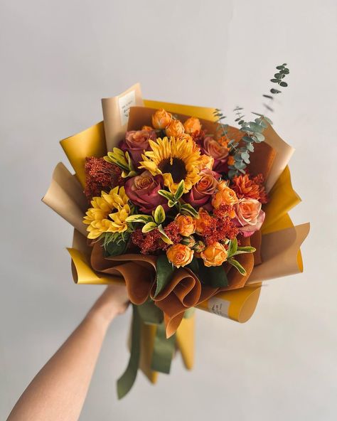 Brown Paper Flowers Bouquet, Brown Paper Flowers, Paper Flowers Bouquet, Man Bouquet, Paper Flower Bouquet, Flower Diy Crafts, Brown Paper, Fall Flowers, Autumn Theme