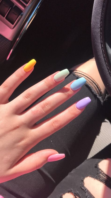 5 Different Color Nails Summer, Cute Nails Multi Color, Basic Colorful Nails, Every Other Nail Color, Pastel Nails Different Colors, Multi Colored Acrylic Nails, Multicolour Nail Art, Spring Nails Different Colors, Pastel Nails Simple