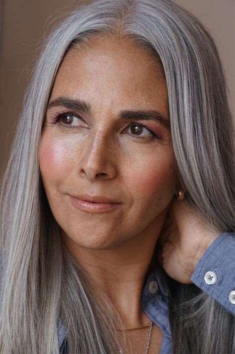 Women Are Leaning In And Loving Their Gray Hair Like Never Before Platinum Grey Hair, Adult Hairstyles, Silver Hair Highlights, Silver Haired Beauties, Sarah Harris, Men With Grey Hair, Gorgeous Gray Hair, Grey Hair Inspiration, Olive Skin Tone