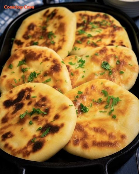 I swear this is so tasty, it's hard to believe it's low-carb and takes just 5 mins to prep Keto Naan Bread, Recipes With Naan Bread, Flat Breads, Postre Keto, Almond Flour Recipes, Low Carb Baking, Low Carbs, Keto Cooking, Naan Bread