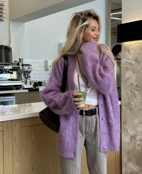 Lilac Scarf Outfit, Lilac Beanie Outfit, Purple Bag Outfit, Purple Bags Outfit, Purple Cardigan Outfits, Cottage Fashion, Sweater Cardigan Outfit, Lilac Cardigan, Beanie Outfit