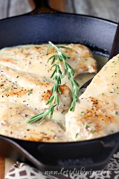 Chicken with Rosemary Butter Sauce Chicken With Rosemary, Rosemary Butter, Rosemary Recipes, Delicious Chicken Breast Recipes, Chicken Breast Recipes Baked, Chicken Dishes Easy, Poultry Dishes, Breaded Chicken Breast, Paprika Chicken