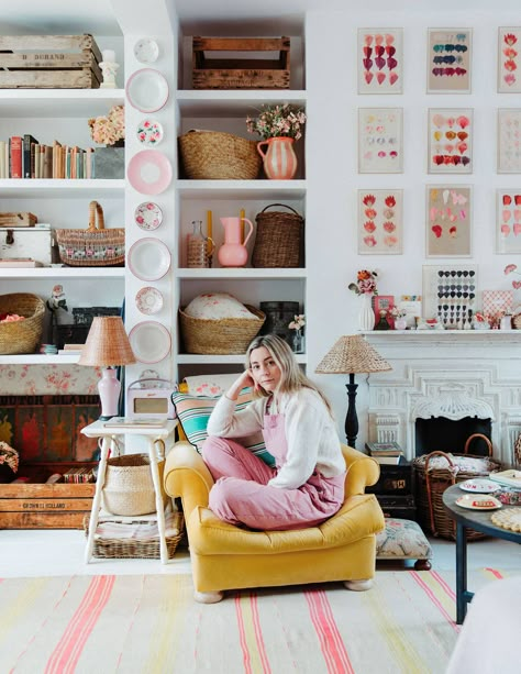 Violet Dent, Romantic Eclectic, Wooden Lockers, Sitting Rooms, Pretty Life, Eclectic House, Pink Tiles, London Flat, London House