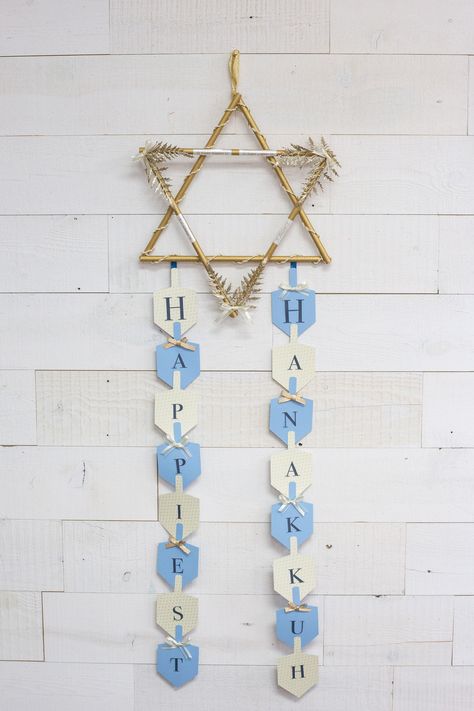 Hannakuh Decor Diy, Hannukah Decorations Outdoor, Hanukkah Decor Ideas, Diy Hanukkah Decorations, Hannukah Decoration, Channukah Decorations, Jewish Decorations, Hannukah Crafts, Hannukah Decorations