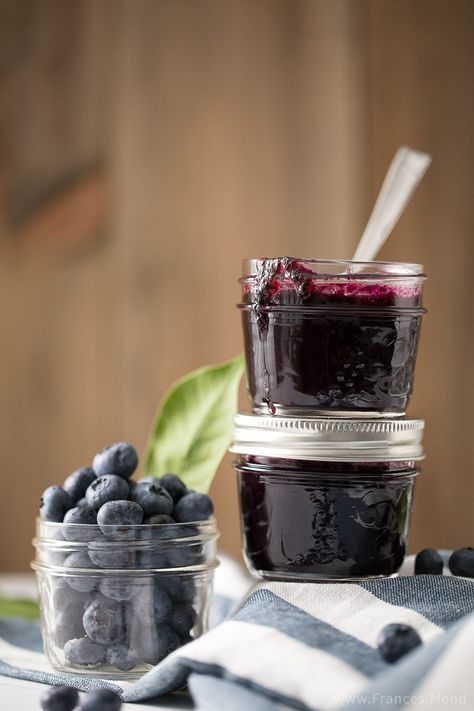 Blueberry Vanilla Jam Recipe from www.Frances.Menu. Wonderful combination of flavours! Unique DIY gift idea. Viennese Coffee, Vanilla Jam, Blueberry Compote, Blueberry Jam, Jam Recipe, Blueberry Recipes, Vegetable Drinks, Bread Machine Recipes, Homemade Jam