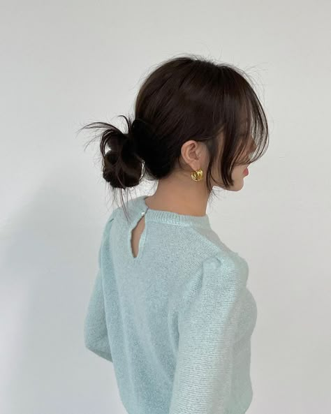 Korean Hair Ponytail, Low Bun Hairstyles Korean, Korean Office Hairstyle, Korean Hair Updo, Korean Low Ponytail, Aesthetic Low Bun, Korean Messy Bun, Aesthetic Hair Bun, Korean Low Bun