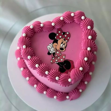 14 Wonderful Minnie Mouse Cake Ideas Perfect For A Birthday Minnie Mouse Ice Cream Cake, Birthday Cake Minnie Mouse Pink, Minnie 1st Birthday Cake, How To Make A Minnie Mouse Cake, Minnie Cake Ideas Birthday, Mini Mouse Cakes Ideas Girl Birthday, Minnie Mouse Cookie Cake, Oh Twoodles Girl Birthday Cake, Minnie Smash Cake