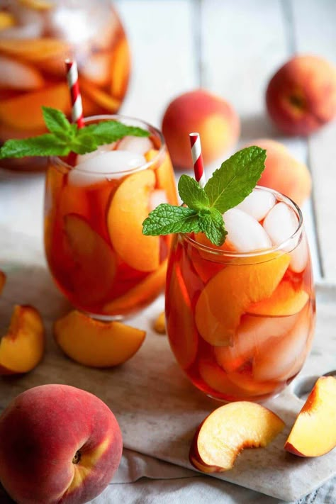 Mango Sangria, Fourth Of July Drinks, Fruit Sangria, White Wine Sangria, Peach Sangria, Peach Syrup, Peach Ice Tea, Peach Recipes, Peach Tea