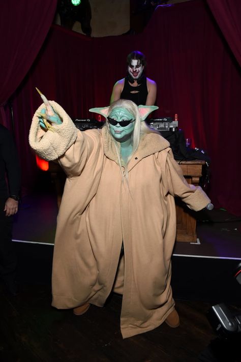 Lizzo Transformed Into Baby Yoda For Halloween 2021 Ghost Town Halloween, Celeb Costumes, Yoda Halloween Costume, Katy Perry Dress, Yoda Halloween, Yoda Costume, Movie Star Dress, Hayley Kiyoko, Troll Costume