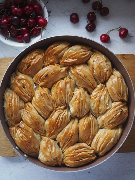 Cherry Galaktoboureko Christmas Wreath — Antoniou Fillo Pastry Fillo Pastry Recipes, Filo Pastry Dessert, Galaktoboureko Recipe, Filo Pastry Recipes, Greek Dessert, Phyllo Dough Recipes, Phyllo Recipes, Cypriot Food, Greek Sweets