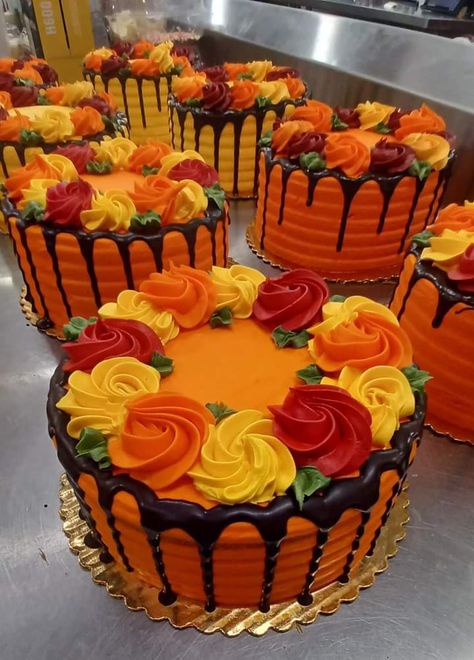 Fall Theme Cakes, Thanksgiving Cakes Decorating, Fall Cakes Decorating, Easter Themed Cakes, Thanksgiving Sweets, Thanksgiving Cake, Cake Design Inspiration, Thanksgiving Cakes, Simple Cake Designs