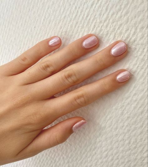 Pink pearl nails Short Nails Pale Skin, Light Pink Pearl Nails, Pearl Nails Short, Short Pearl Nails, Pearl Pink Nails, Pearl Nails Design, Pink Pearl Nails, Nails Design Square, Short Natural Nails