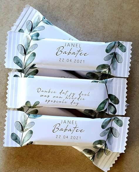 Cricut Souvenir Ideas, Creative Wedding Souvenirs, Christmas Decor Ideas Aesthetic, Christmas Decor Ideas For Church, Church Christmas Decor, Living Room Christmas Decor Ideas, Room Christmas Decor Ideas, Easy Party Favor, Christmas Decor Idea