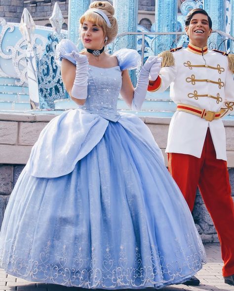 Disney Princess Gowns, Disney Princess Birthday Cakes, Disney Princess Cosplay, Christmas Dress Up, Disney Dress Up, Disney Princess Outfits, Party Dress Classy, Fashion Show Dresses, Disney Princesses And Princes