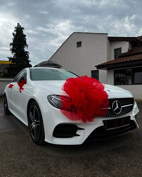 White Mercedes E300 Coupe AMG, brown interior, Birthday Gift, 18 bday gift #mercedes #coupe #white Mercedes C Class Coupe, Mercedes E Class Coupe, White Mercedes, Mercedes E300, Cls 63 Amg, Mercedes Benz E63, A Class Amg, Pfp Pics, Cars Aesthetic