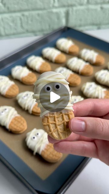 Sophie Knauer | Dangthatssweet on Instagram: "Crunchy Nutter Butter cookies are dipped in creamy white chocolate and get an adorable makeover with candy eyes and white chocolate bandages! 👻 

Comment the word “mummy” below to get the full recipe sent to your DM’s, or visit my website, dangthatssweet.com! Be sure you have your message requests open and fallow @dangthatssweet! 🎃 

#nutterbutter #nobakedessert #halloweencookies #halloweenfood" Candy Eyes, Recipes Halloween, Nutter Butter Cookies, Nutter Butter, Monster Mash, Halloween And Fall, Halloween Cookies, Sandwich Cookies, Halloween Food