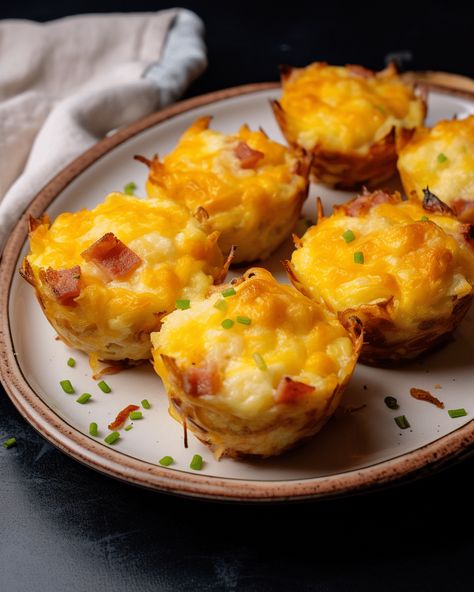 Start your day with our tasty Hashbrown Breakfast Cups. Crispy hash browns filled with eggs, ham, and cheese, these breakfast cups are a delight. Perfect for busy mornings, they're easy, delicious, and freezer-friendly. Click the pin for the full recipe - elevate your breakfast game now! Hashbrown Breakfast Cups, Best Breakfast Burritos, Hash Brown Cups, Hashbrown Breakfast, Easy Breakfast Burritos, Simply Potatoes, Egg Cups Breakfast, Crispy Hashbrowns, Breakfast Hashbrowns