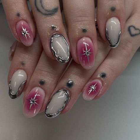 Grimes Nails, Nail Y2k Designs, Jupiter Nails, Korean Nail Art Aesthetic, Soft Grunge Nails, Grunge Nail Art, Nail Y2k, Minimal Nails Art, Fake Nails Designs