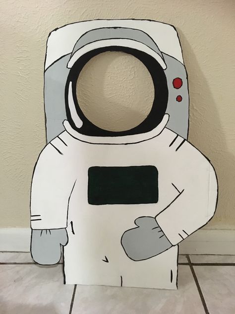 Diy Outerspace Decor, Outer Space Decorations Party Ideas, Diy Astronaut Helmet Easy, Nasa Trunk Or Treat, Astronaut Party Decoration, Space Rocket Craft For Kids, Diy Outer Space Decor, Space Halloween Decorations, Vbs Space Theme Crafts