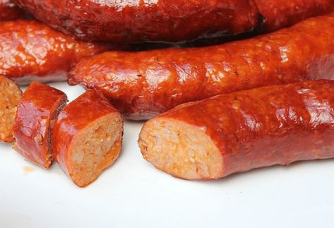 Sausage In Smoker, Smoked Italian Sausage, Bge Recipes, Italian Sausage Recipe, Making Sausage, Sausage Making Recipes, Bradley Smoker, Homemade Sausage Recipes, Smoked Sausage Recipes