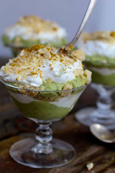 Pistachio Dessert Pudding, Gourmet Fudge, Pistachio Dessert, Parfait Recipe, Pistachio Recipes, Pudding Parfait, Trifle Pudding, Sweet Bites, Parfait Recipes