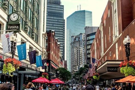 Shopping In Boston: 10 Must Visit Places To Go And Shop In The City! Boston Shopping, Boston Travel Guide, Newbury Street, Visiting Boston, Boston Travel, Boston Hotels, Visit Places, Chestnut Hill, Vacation Usa