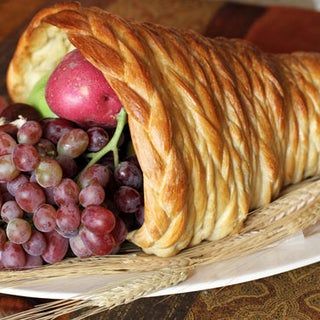 Cornucopia Recipe, Thanksgiving Cornucopia Centerpiece, Make A Cornucopia, Bread Cornucopia, Thanksgiving Cornucopia, Canadian Thanksgiving, Thanksgiving Traditions, Thanksgiving Appetizers, Thanksgiving Centerpieces