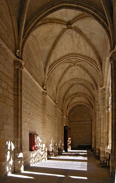 Segovia Cathedral Cloister Cathedral Hallway, Segovia Spain, Ceiling Domes, Cheap Hotel, Mystical Places, Cathedral Architecture, Hotel Reservation, Voyage Europe, Beautiful Castles