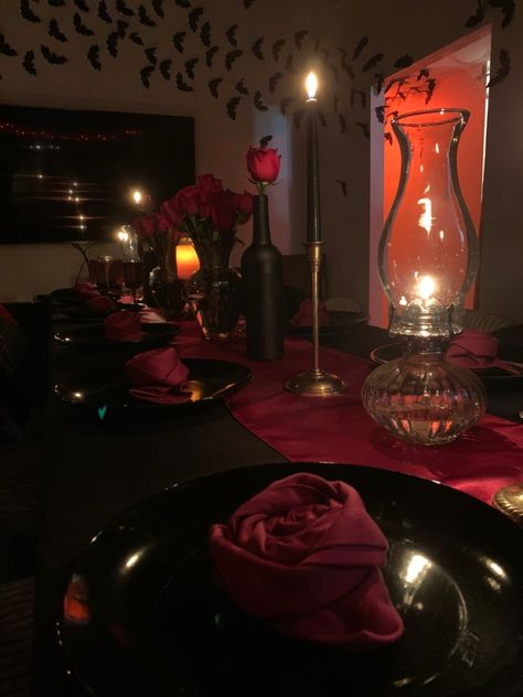 Dark Red And Black Party Decor, Black And Red Table Setting, Red And Black Theme Party, Bats On The Wall, Femme Fetal, Red Table Settings, Red Party Themes, Adult Slumber Party, Paper Bats