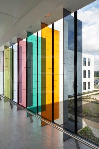 Colored Glass Architecture, Coloured Glass Window, Stained Glass Architecture, Glass Partition Wall, Colour Architecture, Glass Building, School Interior, Glass Installation, Glass Cube