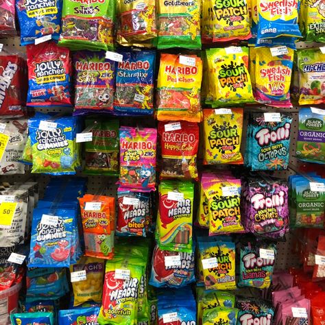 Good Snacks To Buy Grocery Store, Polish Snacks, Candy Isle, Candy Aisle, Squishy Food, Diy Party Food, Bag Of Candy, Sleepover Snacks, Candy Room