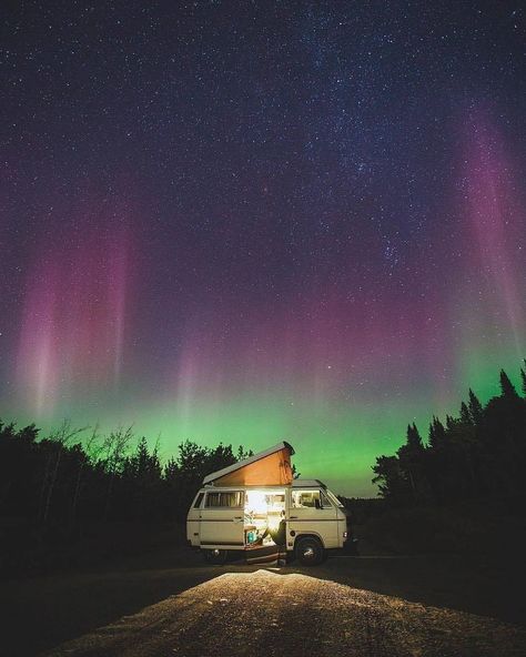 🏕Vanlife | Wanderlust | Camper on Instagram: “Northern Lights ⭐ Follow  for more... 📸 by  Because you really enjoy van life, you will certainly simply love 💝🌎 Checkout @vanlife.mood for…” Aurora Dancing, Book Vision Board, Van Drawing, Creative Camping Ideas, Camping Usa, Travelling The World, Life Guide, Home On Wheels, Cool Animals