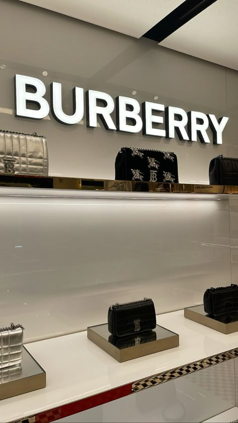 black gold silver bags
Burberry bags 
Designer bags
Trendy bags 
Shopping 
Rich lifestyle Burberry Store Aesthetic, Burberry Bag Aesthetic, Burberry Aesthetic Outfit, Fendi Aesthetic, Rich Business Woman, Baby Shower Sweets Table, Burberry Aesthetic, Burberry Clothes, Expensive Life